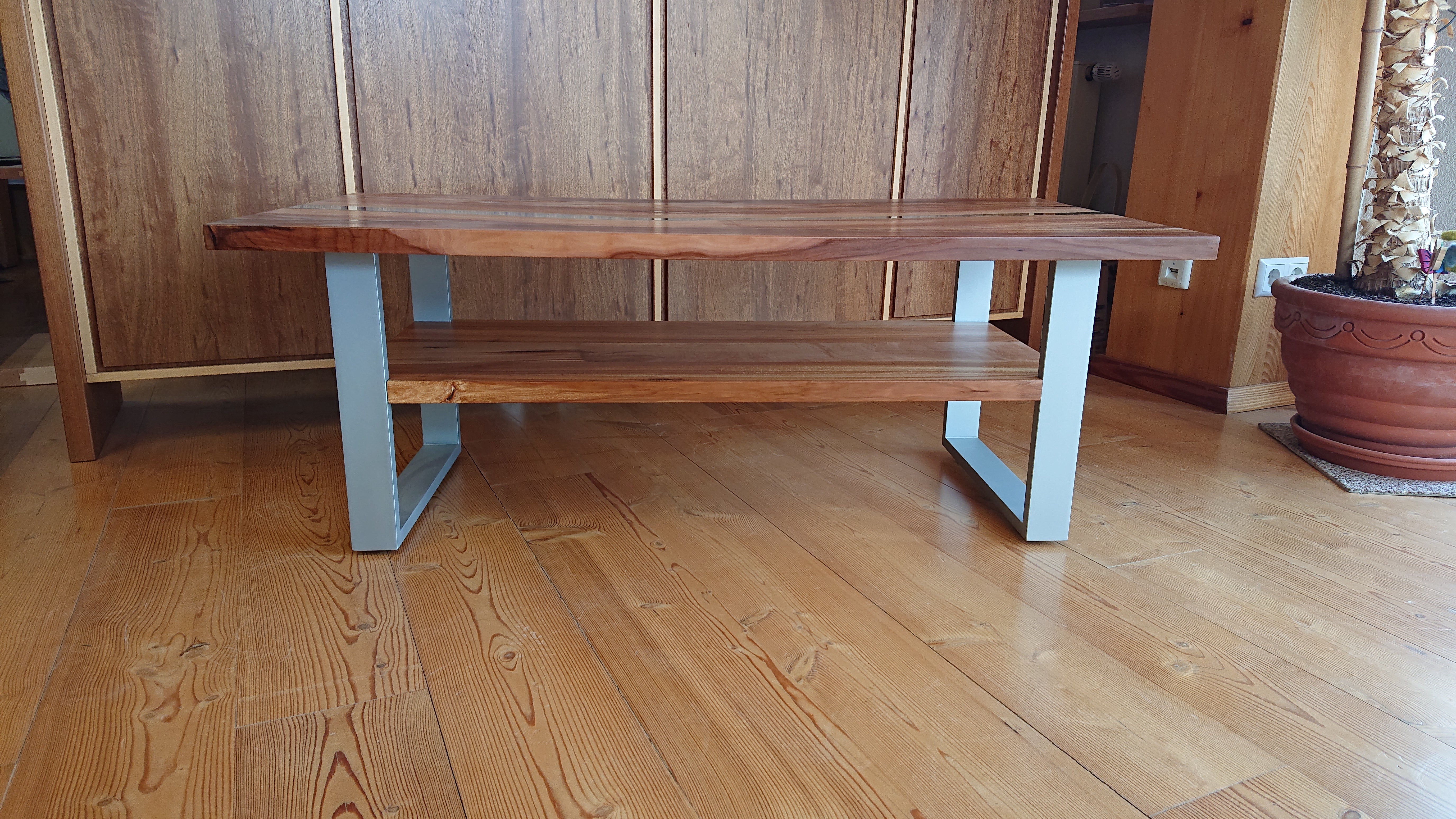 Draufsicht auf den Couchtisch „Florenz“ aus Apfelholz