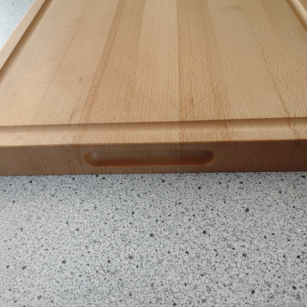 Rückseite des Schneidebretts „Mauritius“ aus Buche, glatt ohne Saftrille