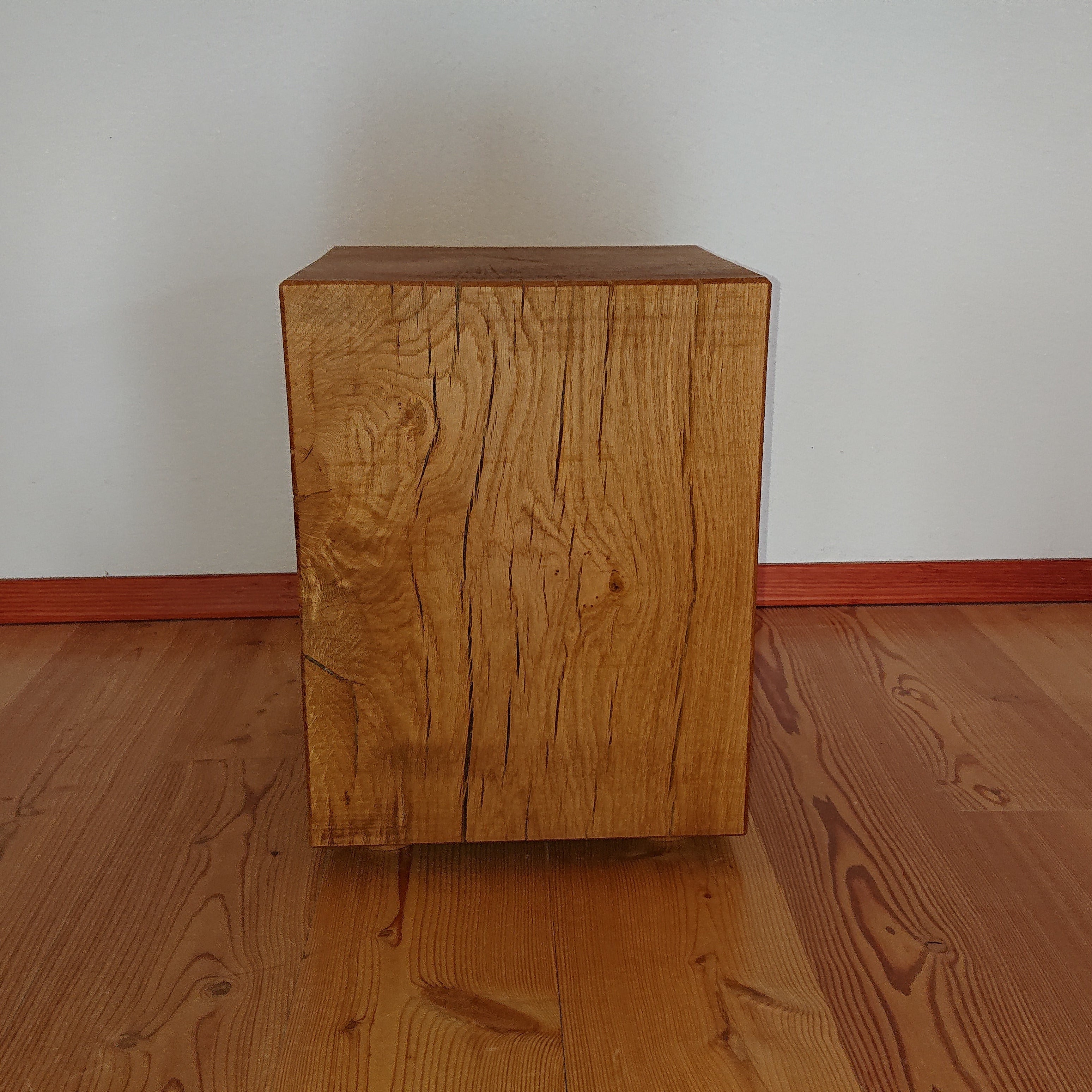 Sitzhocker „Oslo“ aus Eiche, Vorderansicht, geölte Oberfläche