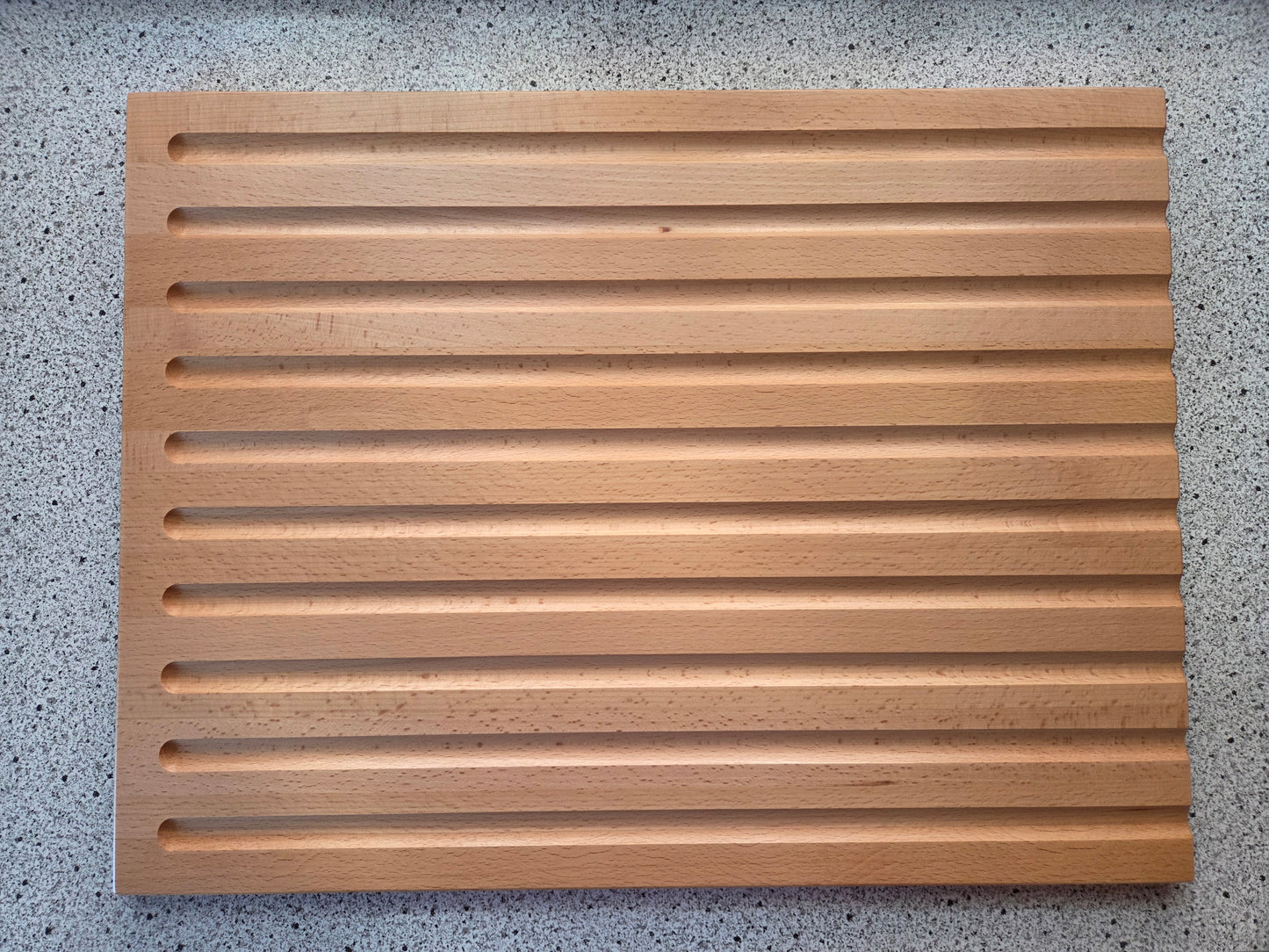 Schneidebrett Sardinien Brotschneidebrett mit Griffen und Krümelrillen