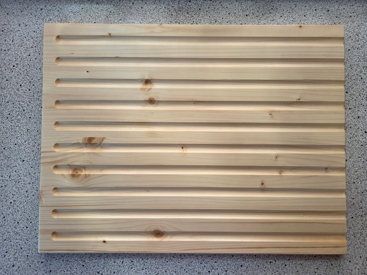 Schneidebrett Sardinien Brotschneidebrett mit Griffen und Krümelrillen