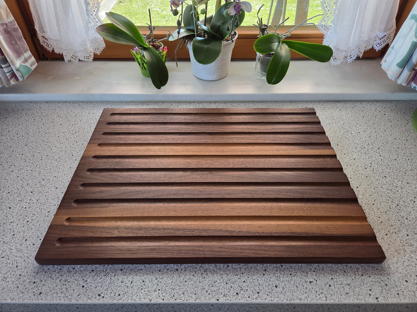 Schneidebrett Sardinien Brotschneidebrett mit Griffen und Krümelrillen