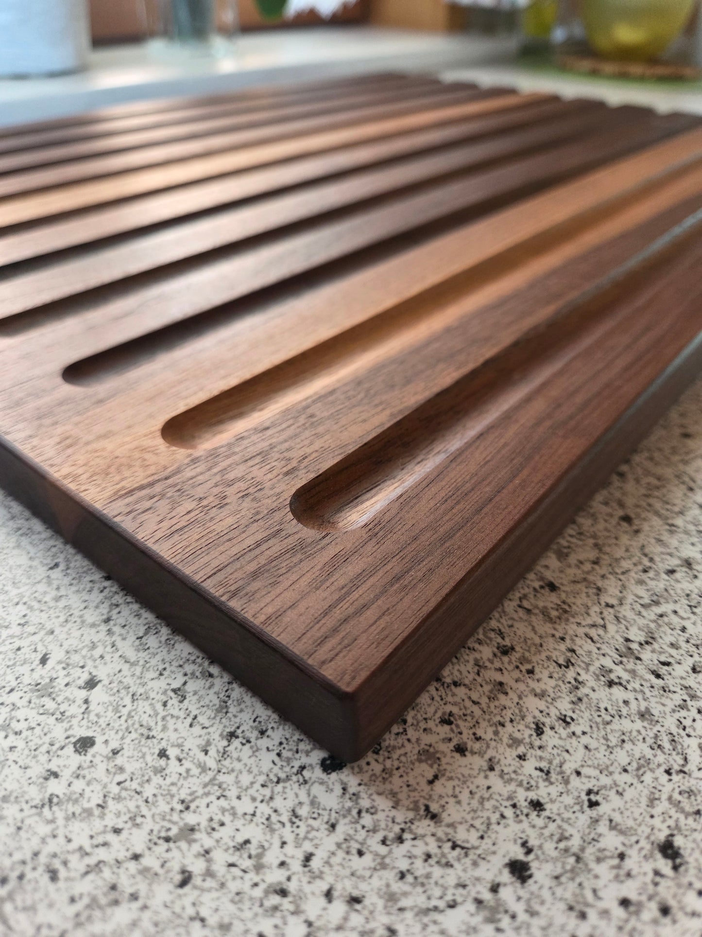 Schneidebrett Sardinien Brotschneidebrett mit Griffen und Krümelrillen