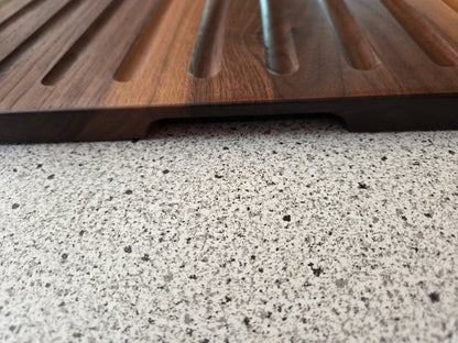 Schneidebrett Sardinien Brotschneidebrett mit Griffen und Krümelrillen