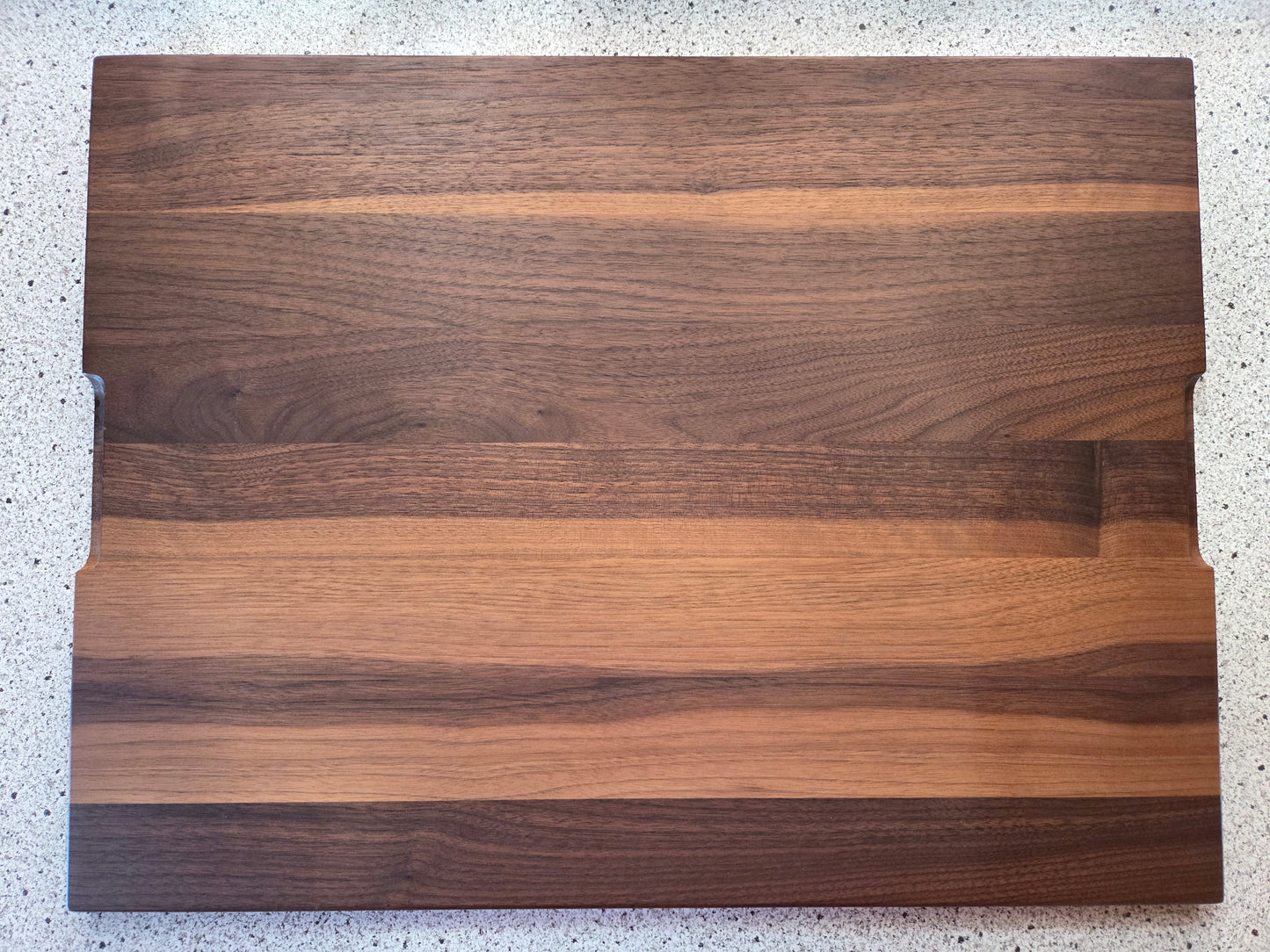 Schneidebrett Sardinien Brotschneidebrett mit Griffen und Krümelrillen