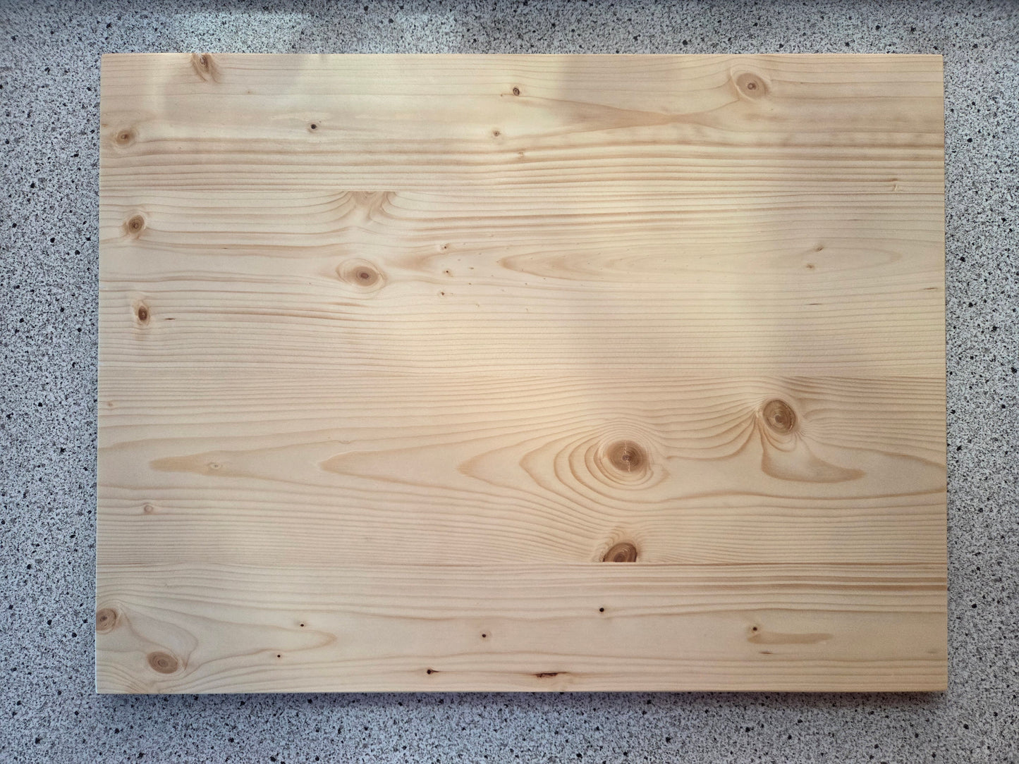 Schneidebrett Mallorca Massivholzbrett mit Designkante