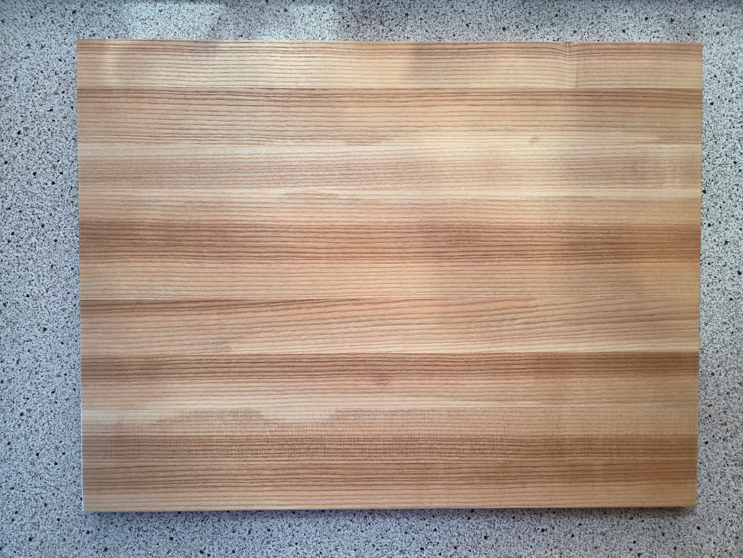 Schneidebrett Mallorca Massivholzbrett mit Designkante