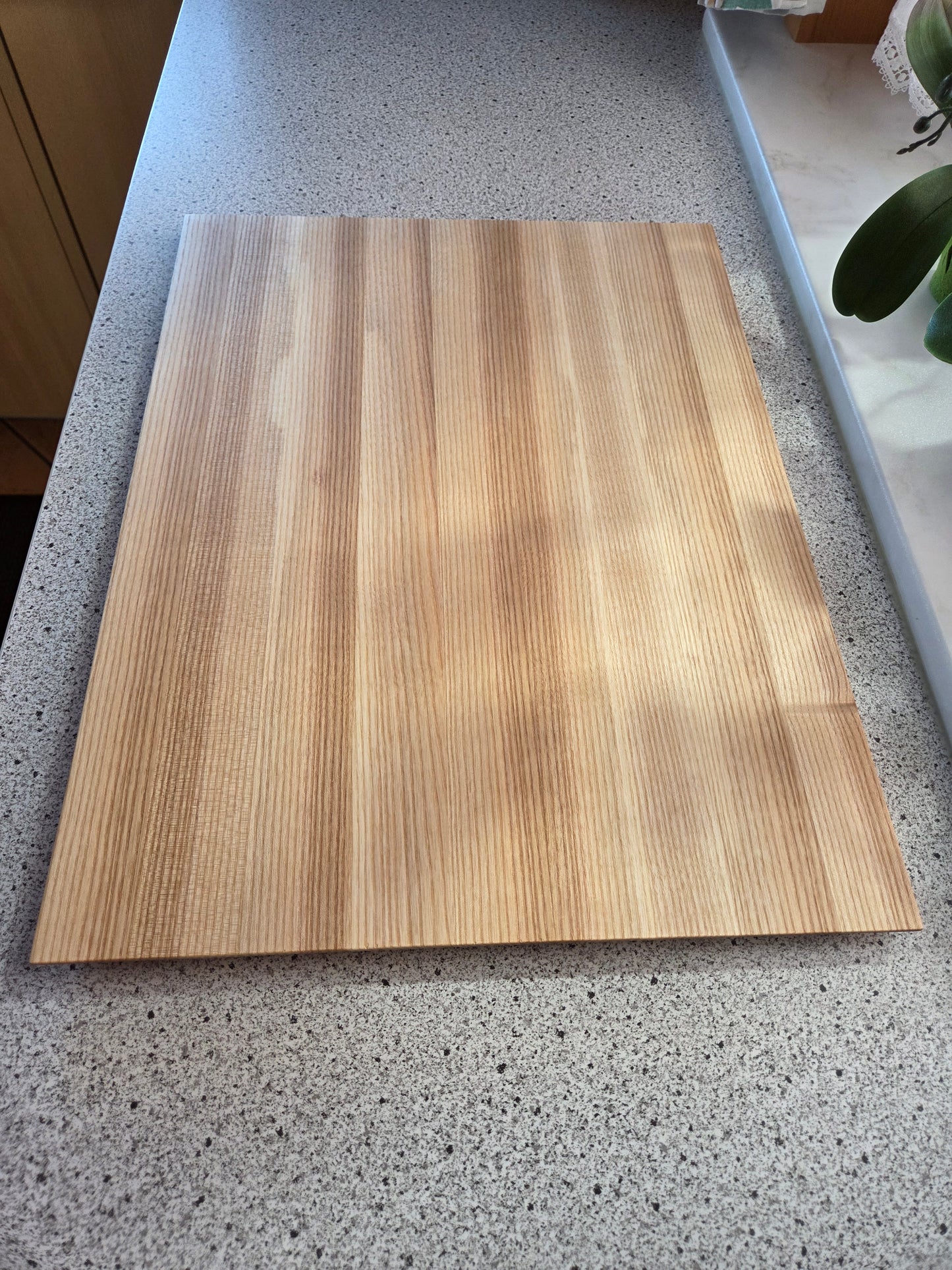 Schneidebrett Mallorca Massivholzbrett mit Designkante