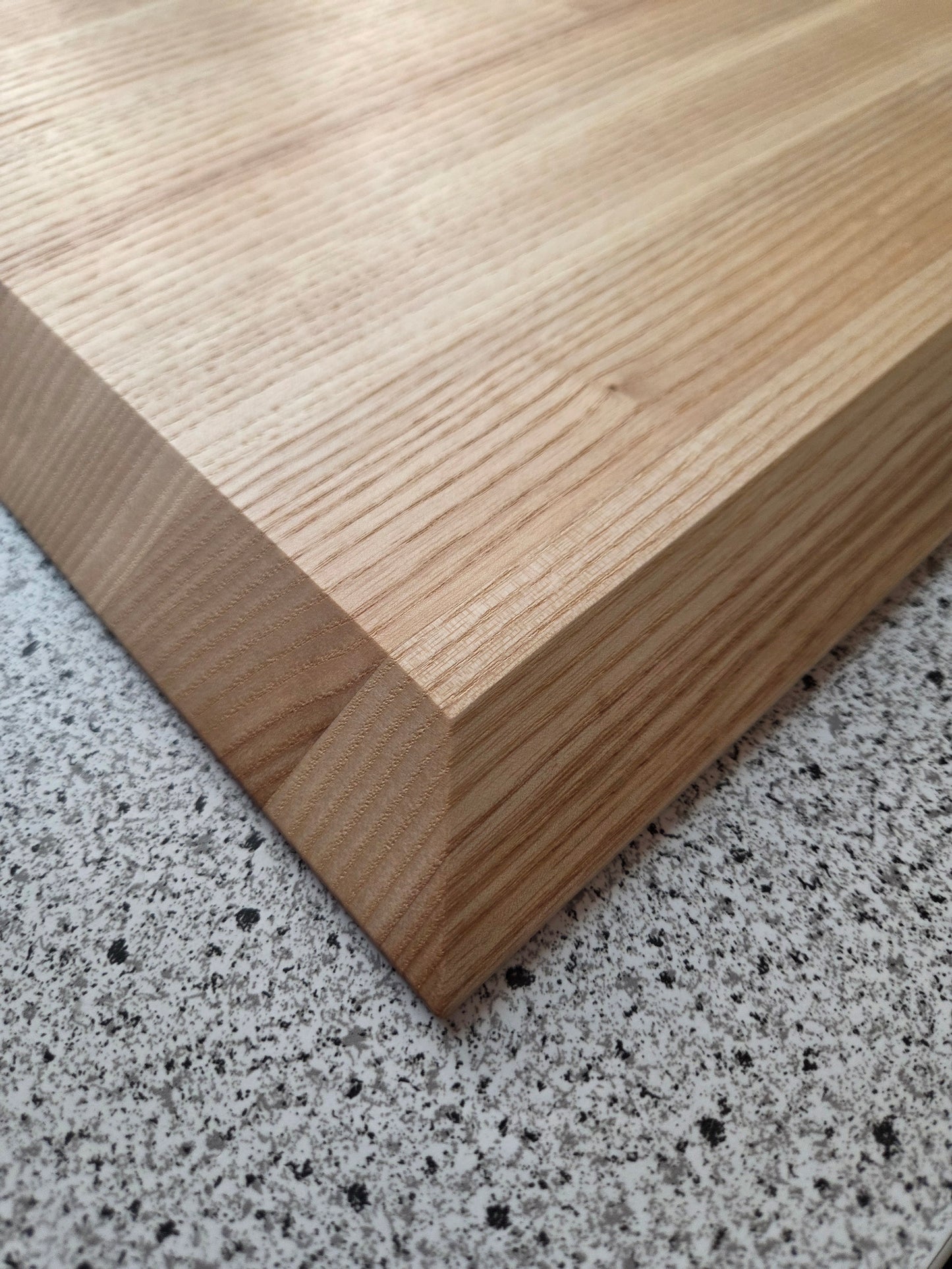 Schneidebrett Mallorca Massivholzbrett mit Designkante