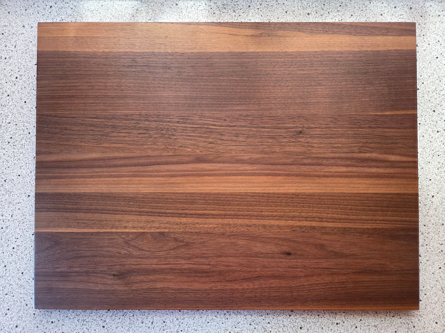 Schneidebrett Mallorca Massivholzbrett mit Designkante