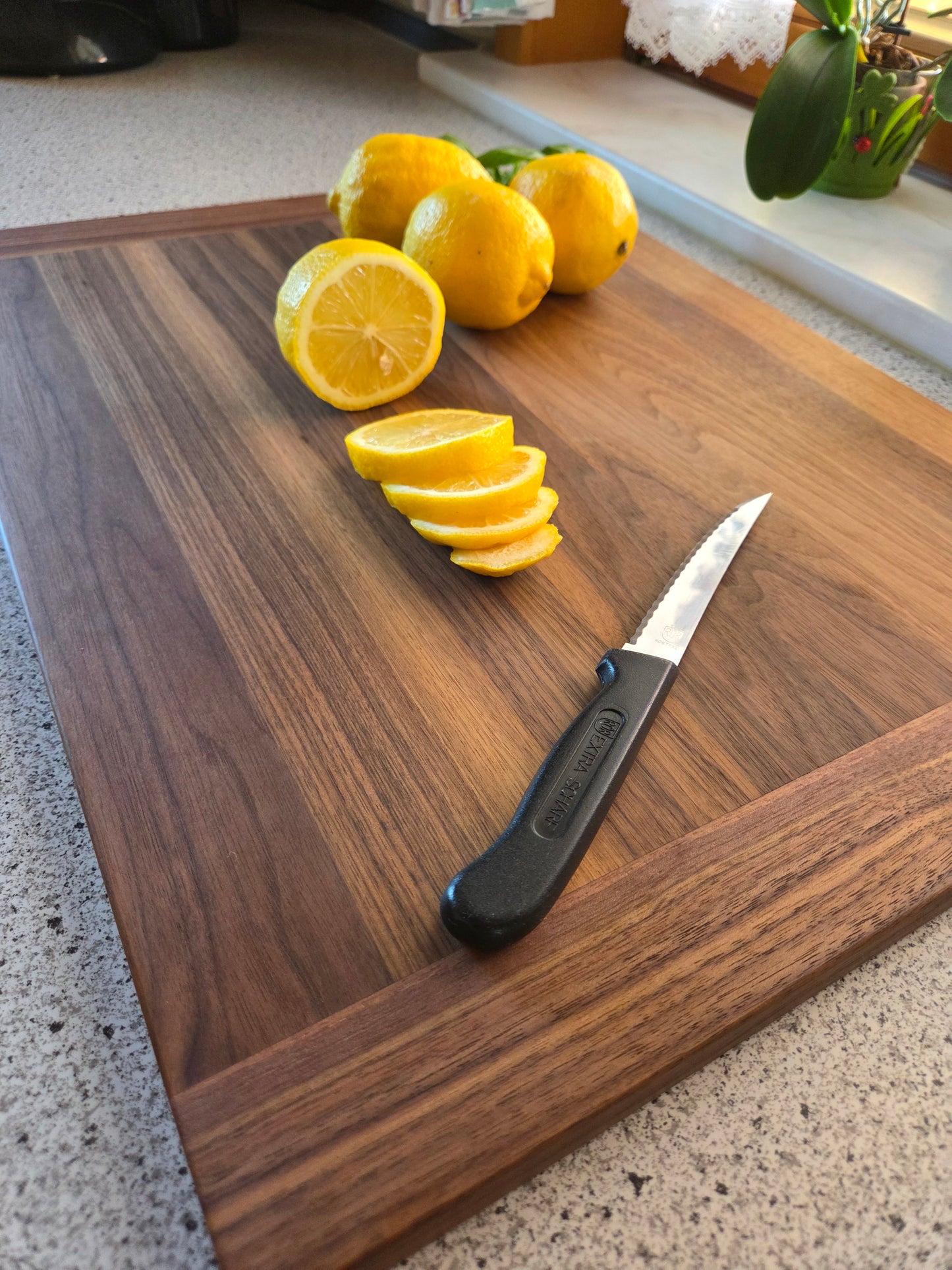 Schneidebrett Corsica – Massives Holzbrett mit beidseitiger Hirnholzleiste | Einzigartig & Naturbelassen