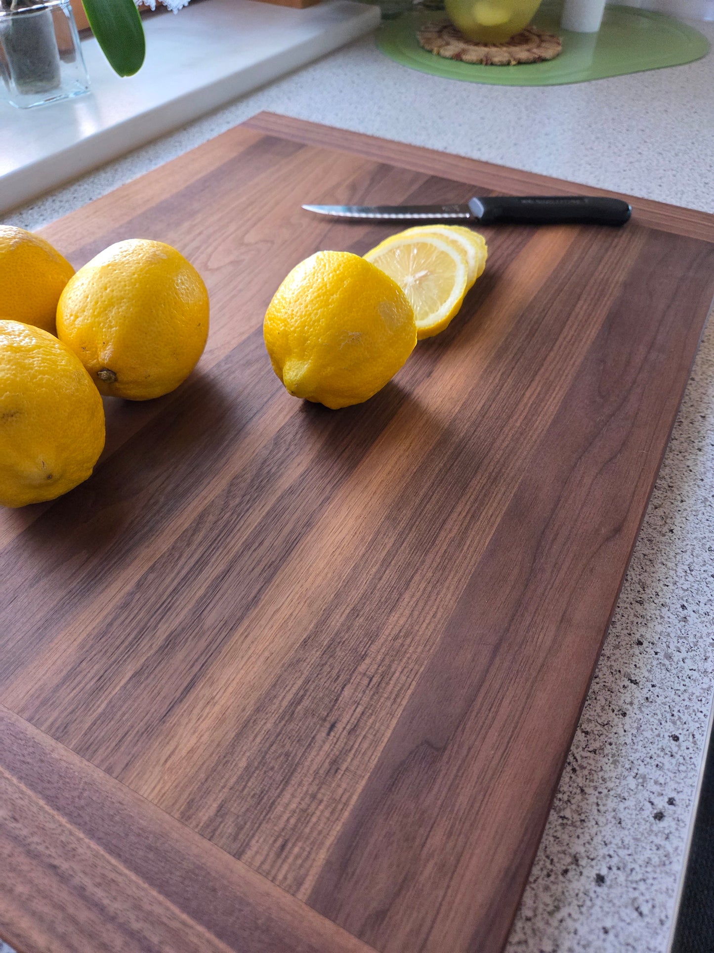 Schneidebrett Corsica – Massives Holzbrett mit beidseitiger Hirnholzleiste | Einzigartig & Naturbelassen