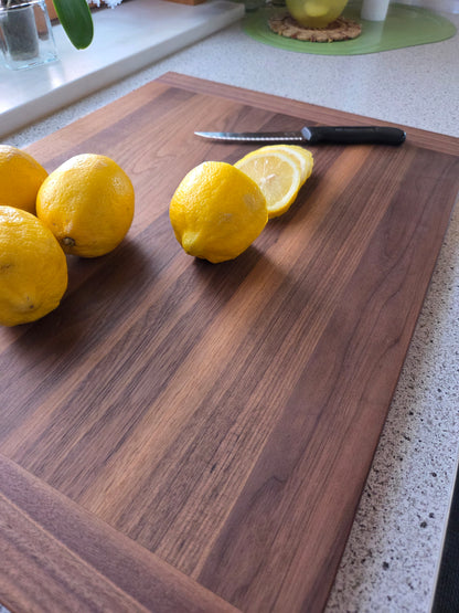 Schneidebrett Corsica – Massives Holzbrett mit beidseitiger Hirnholzleiste | Einzigartig & Naturbelassen