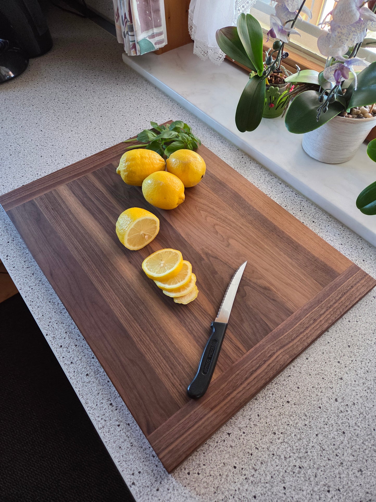 Schneidebrett Corsica – Massives Holzbrett mit beidseitiger Hirnholzleiste | Einzigartig & Naturbelassen