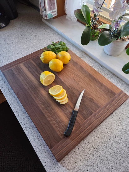 Schneidebrett Corsica – Massives Holzbrett mit beidseitiger Hirnholzleiste | Einzigartig & Naturbelassen