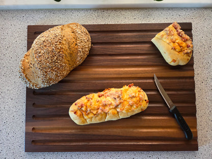 Schneidebrett Sardinien Brotschneidebrett mit Griffen und Krümelrillen