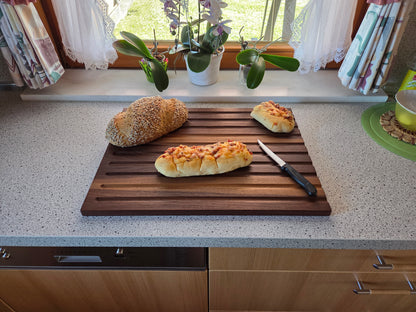 Schneidebrett Sardinien Brotschneidebrett mit Griffen und Krümelrillen