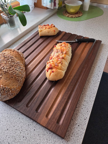 Schneidebrett Sardinien Brotschneidebrett mit Griffen und Krümelrillen