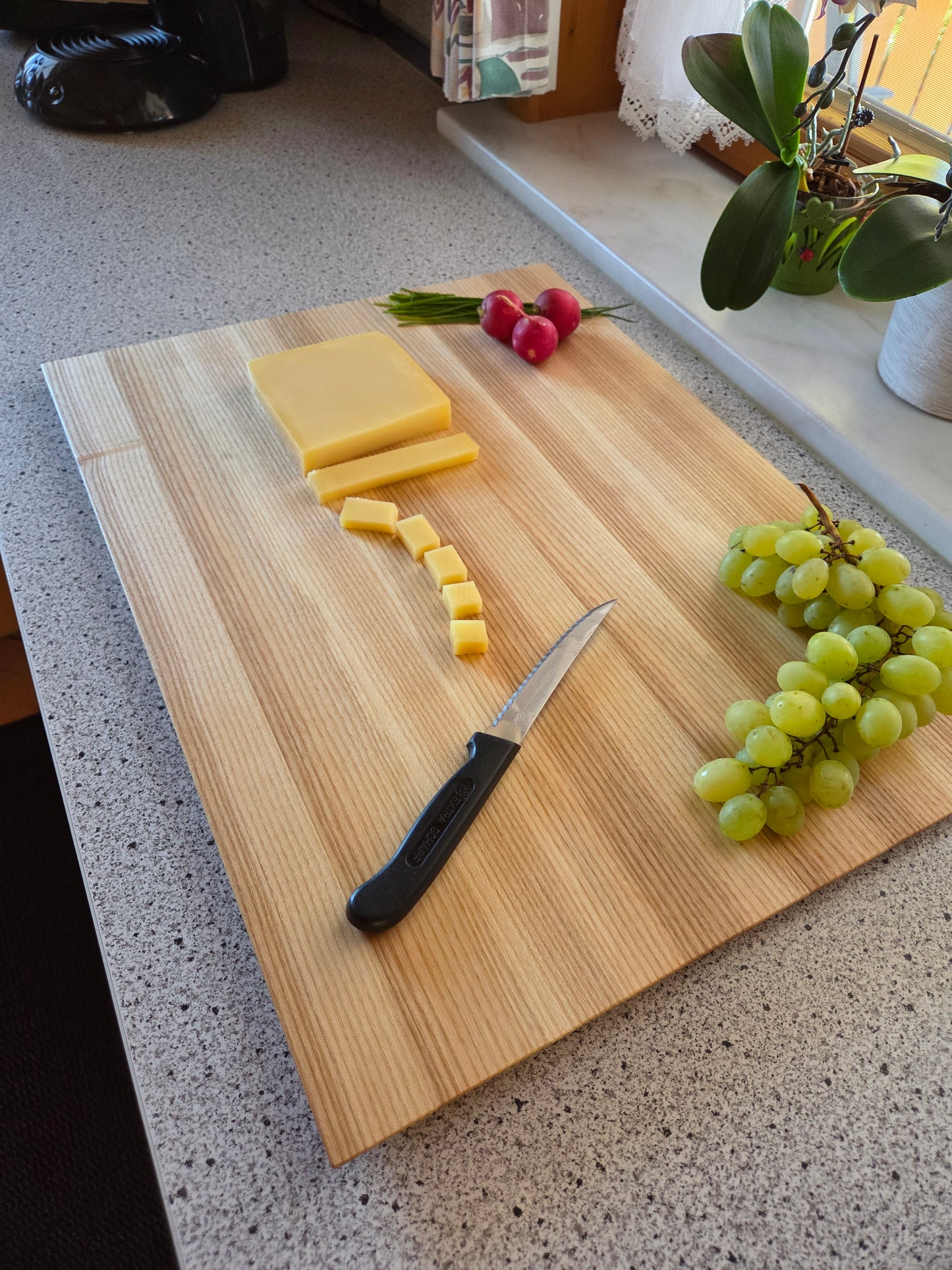 Schneidebrett Mallorca Massivholzbrett mit Designkante