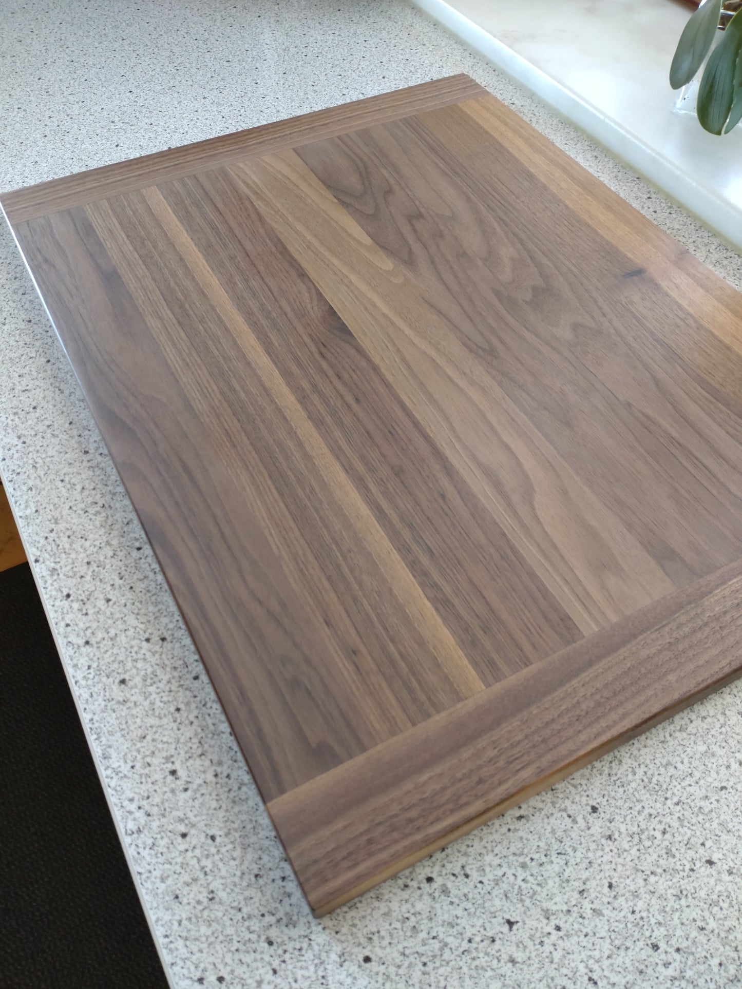 Schneidebrett Corsica – Massives Holzbrett mit beidseitiger Hirnholzleiste | Einzigartig & Naturbelassen