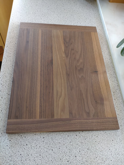 Schneidebrett Corsica – Massives Holzbrett mit beidseitiger Hirnholzleiste | Einzigartig & Naturbelassen