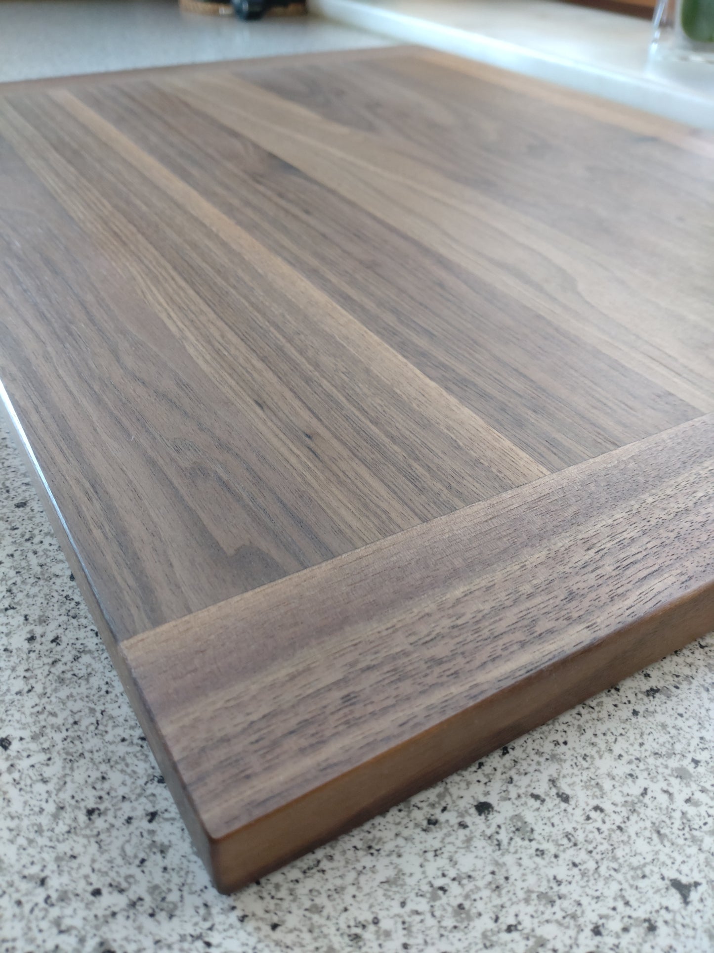 Schneidebrett Corsica – Massives Holzbrett mit beidseitiger Hirnholzleiste | Einzigartig & Naturbelassen