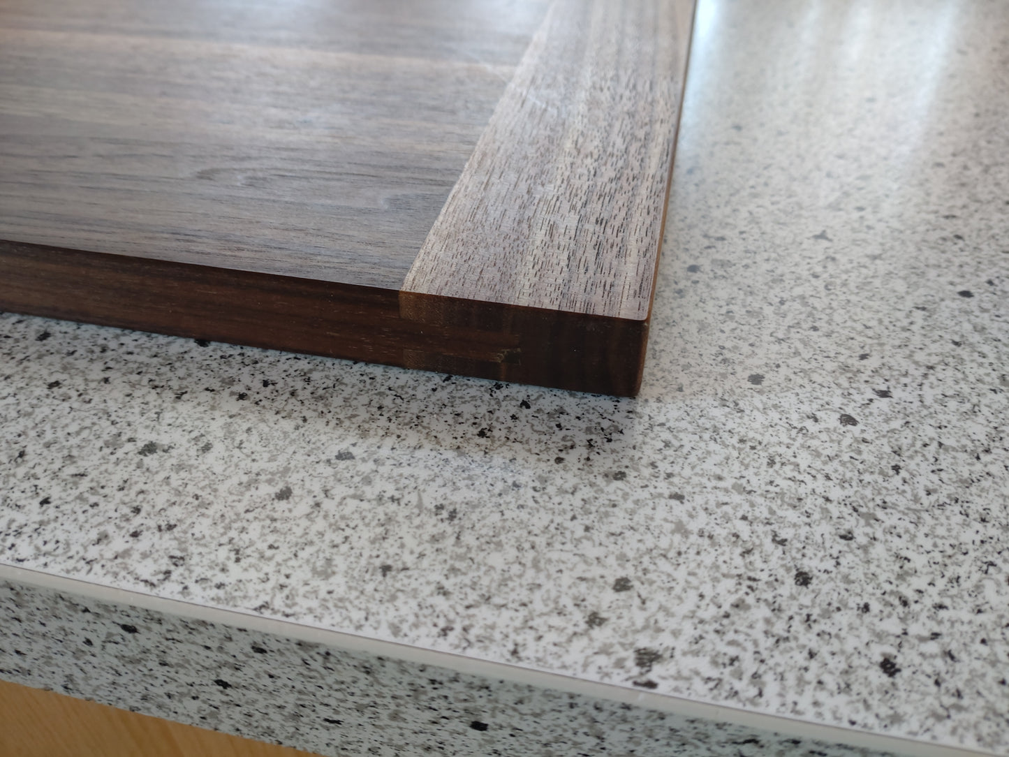 Schneidebrett Corsica – Massives Holzbrett mit beidseitiger Hirnholzleiste | Einzigartig & Naturbelassen