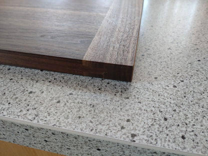 Schneidebrett Corsica – Massives Holzbrett mit beidseitiger Hirnholzleiste | Einzigartig & Naturbelassen