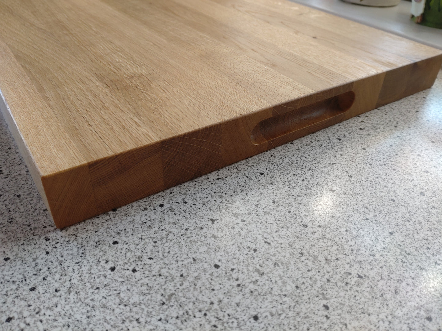 Schneidebrett Mauritius Zweiseitiges Massivholzbrett mit Saftrillen und Griff