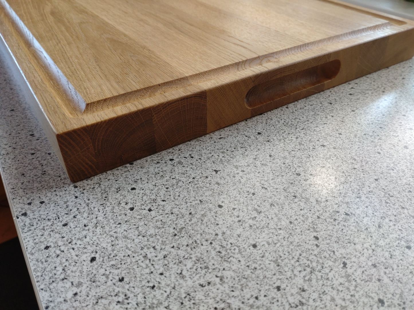 Schneidebrett Mauritius Zweiseitiges Massivholzbrett mit Saftrillen und Griff