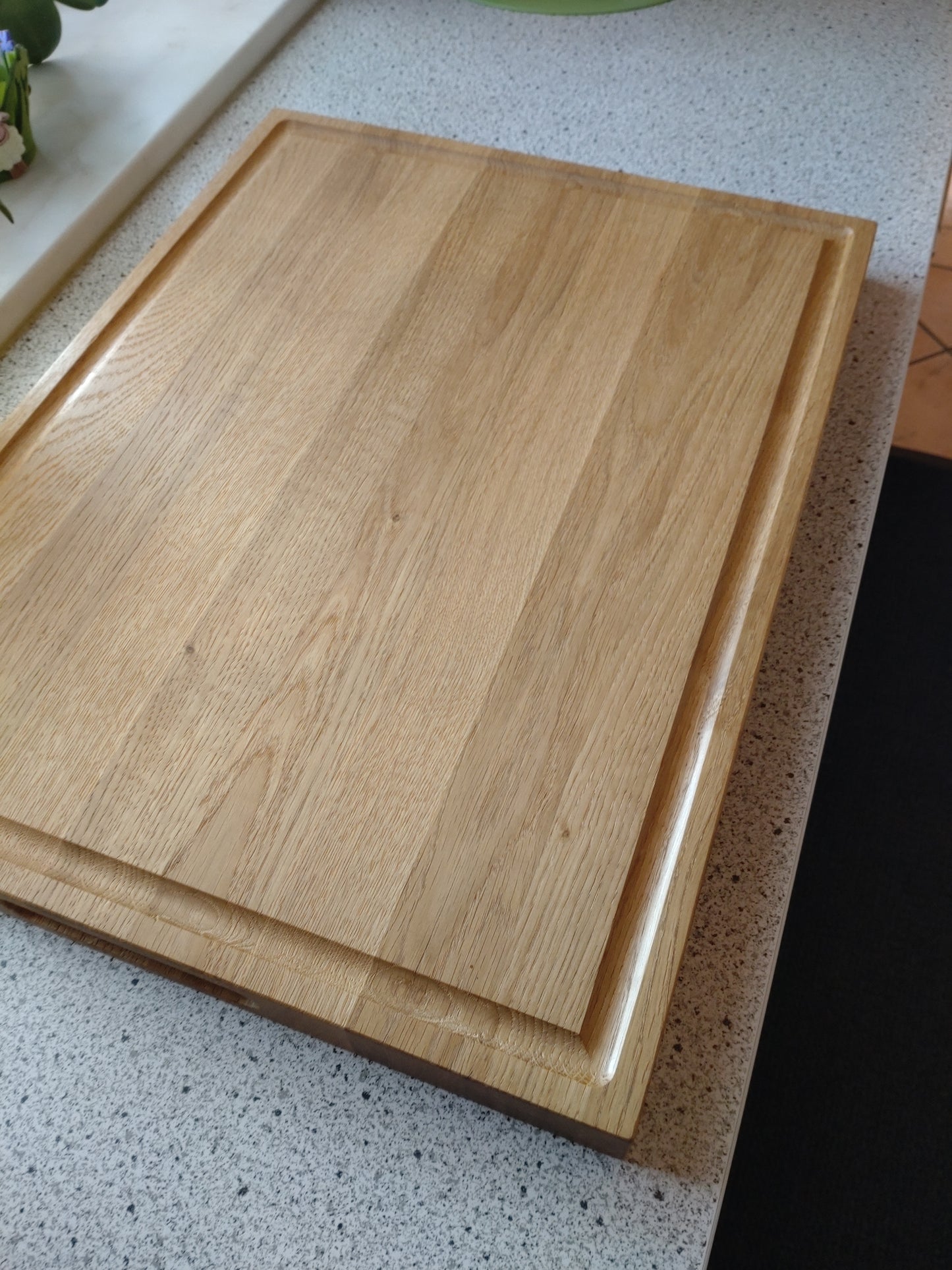 Schneidebrett Mauritius Zweiseitiges Massivholzbrett mit Saftrillen und Griff