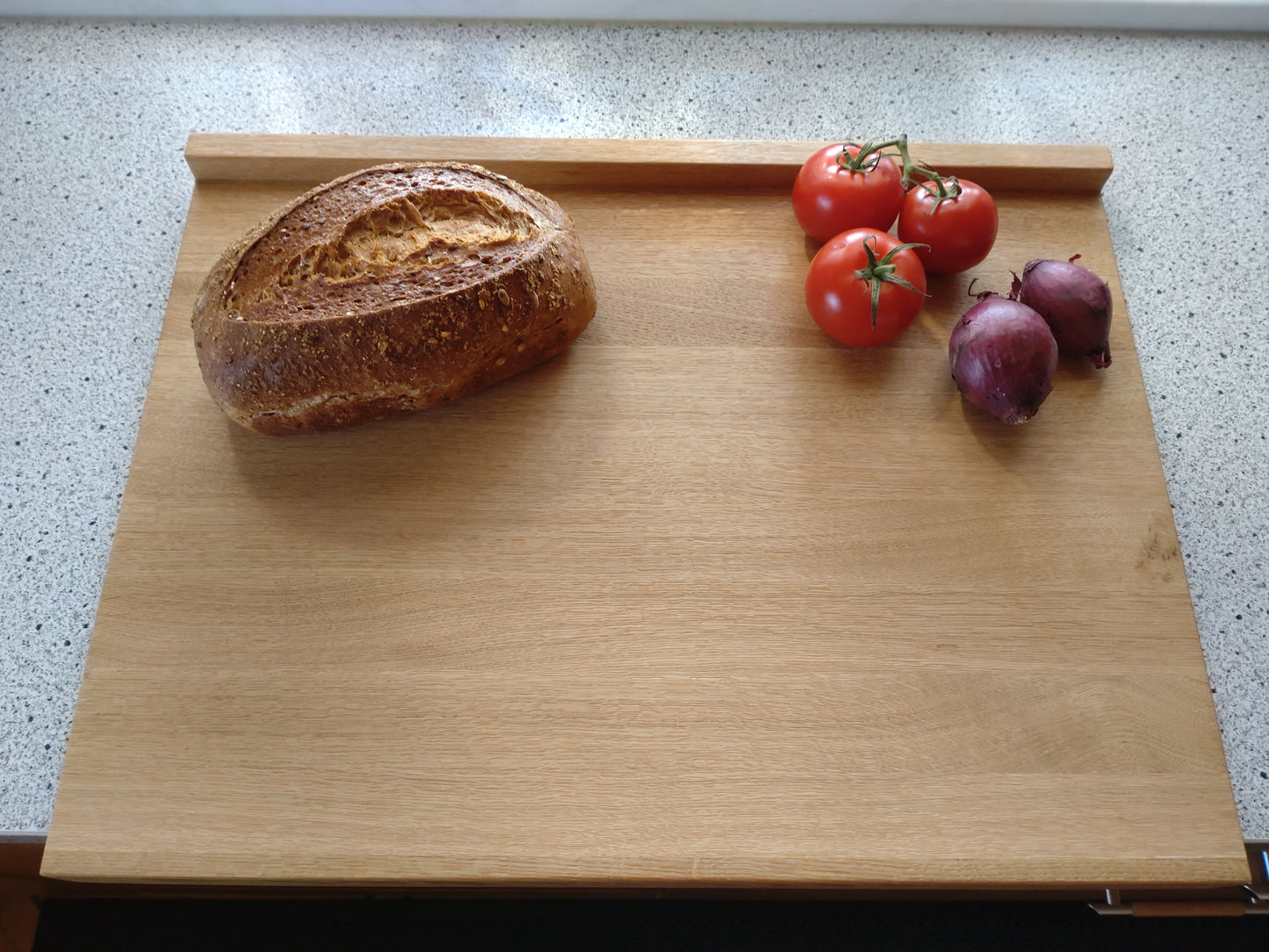 Backbrett Kreta Massives Arbeitsbrett mit zwei Anschlagkanten