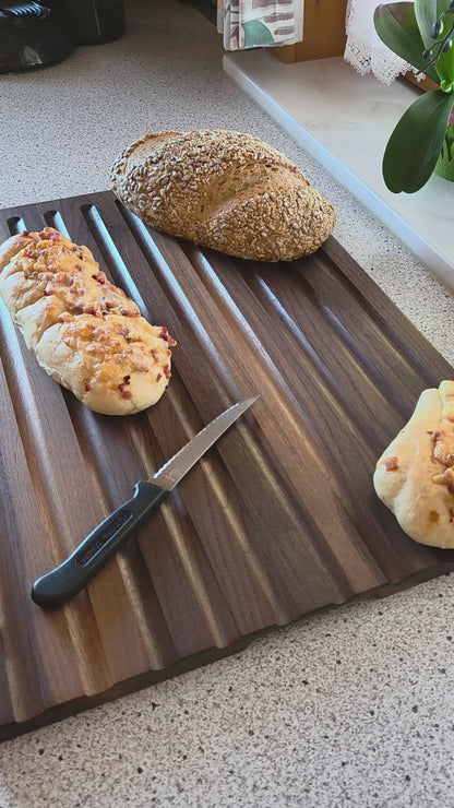 Schneidebrett Sardinien Brotschneidebrett mit Griffen und Krümelrillen