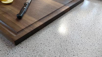 Schneidebrett Santorini Massives Holzbrett mit Saftrille