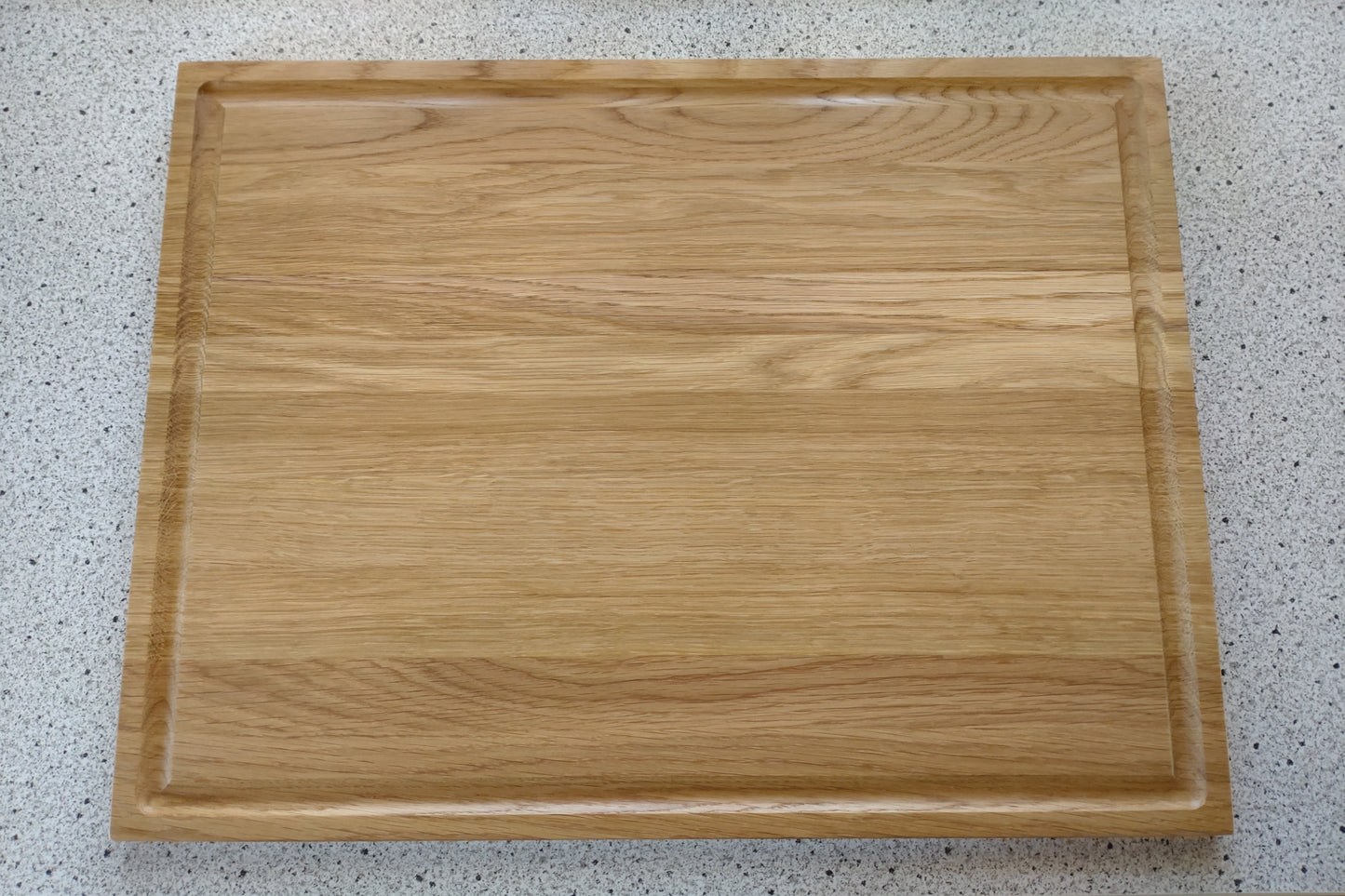 Schneidebrett Santorini Massives Holzbrett mit Saftrille