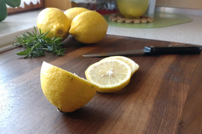 Schneidebrett Santorini Massives Holzbrett mit Saftrille