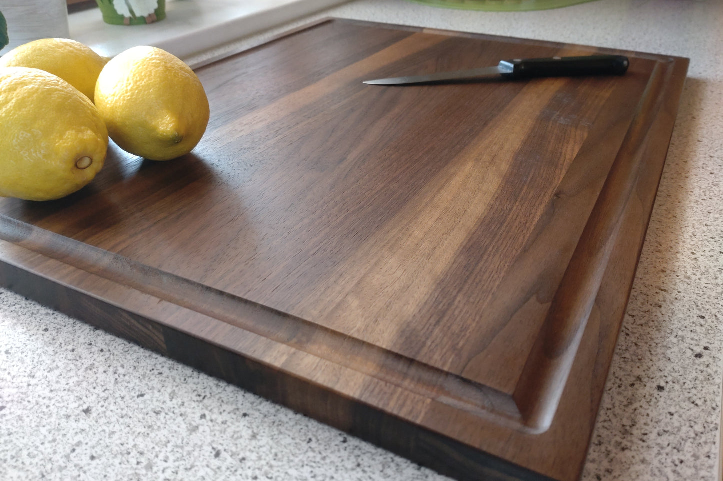 Schneidebrett Santorini Massives Holzbrett mit Saftrille