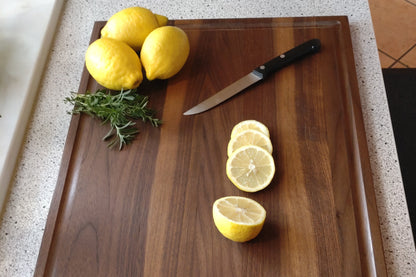 Schneidebrett Santorini Massives Holzbrett mit Saftrille