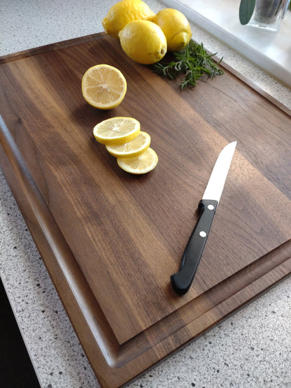 Schneidebrett Santorini Massives Holzbrett mit Saftrille