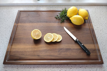 Schneidebrett Santorini Massives Holzbrett mit Saftrille