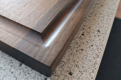 Schneidebrett Santorini Massives Holzbrett mit Saftrille