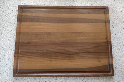 Schneidebrett Santorini Massives Holzbrett mit Saftrille