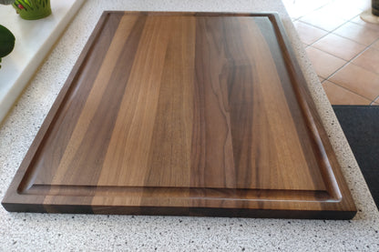 Schneidebrett Santorini Massives Holzbrett mit Saftrille