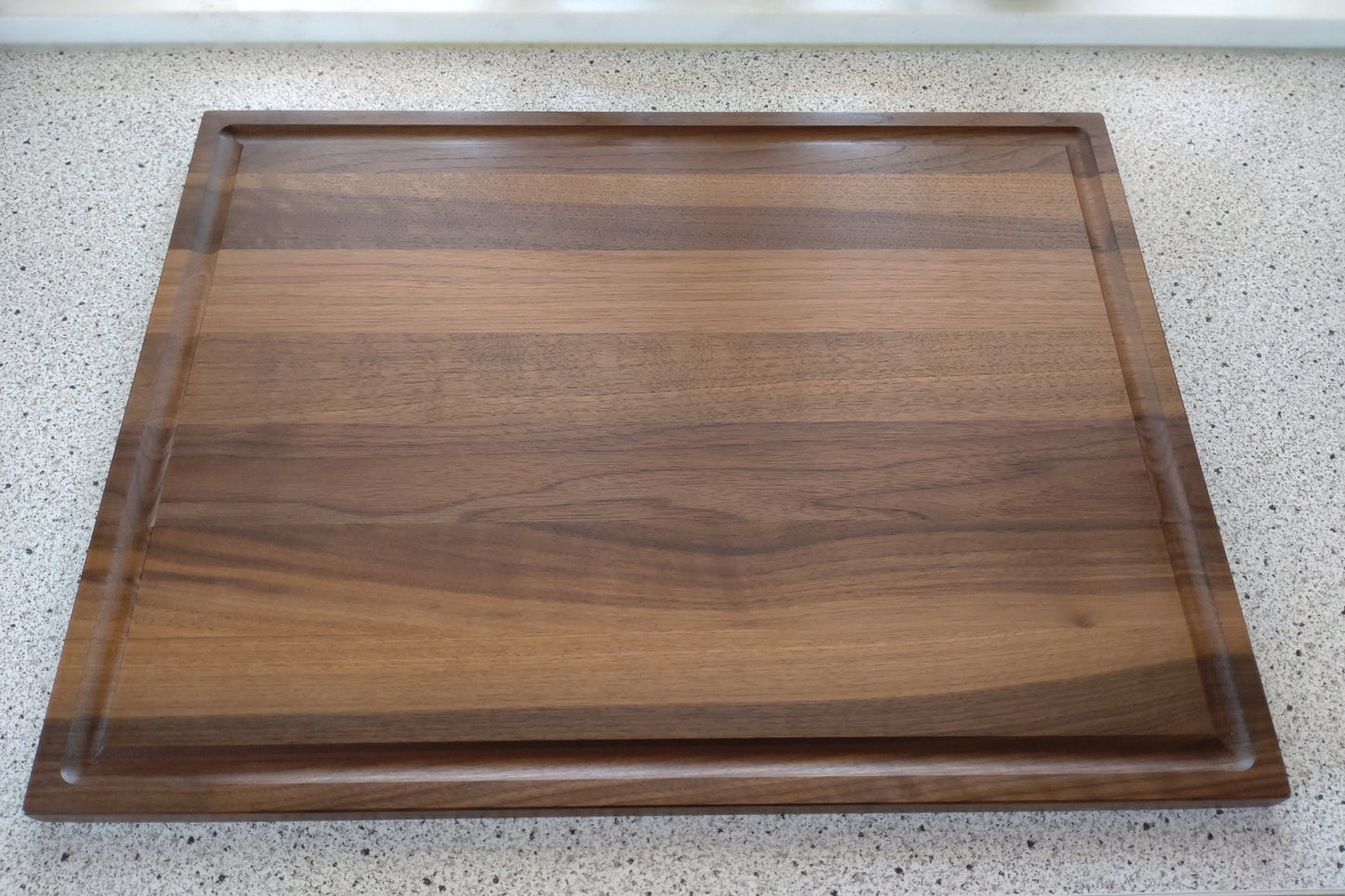 Schneidebrett Santorini Massives Holzbrett mit Saftrille