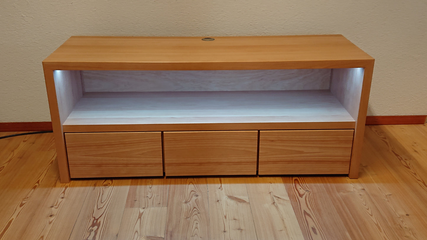 Draufsicht auf das Lowboard „Wien“ aus Buchenholz, geölte Oberfläche